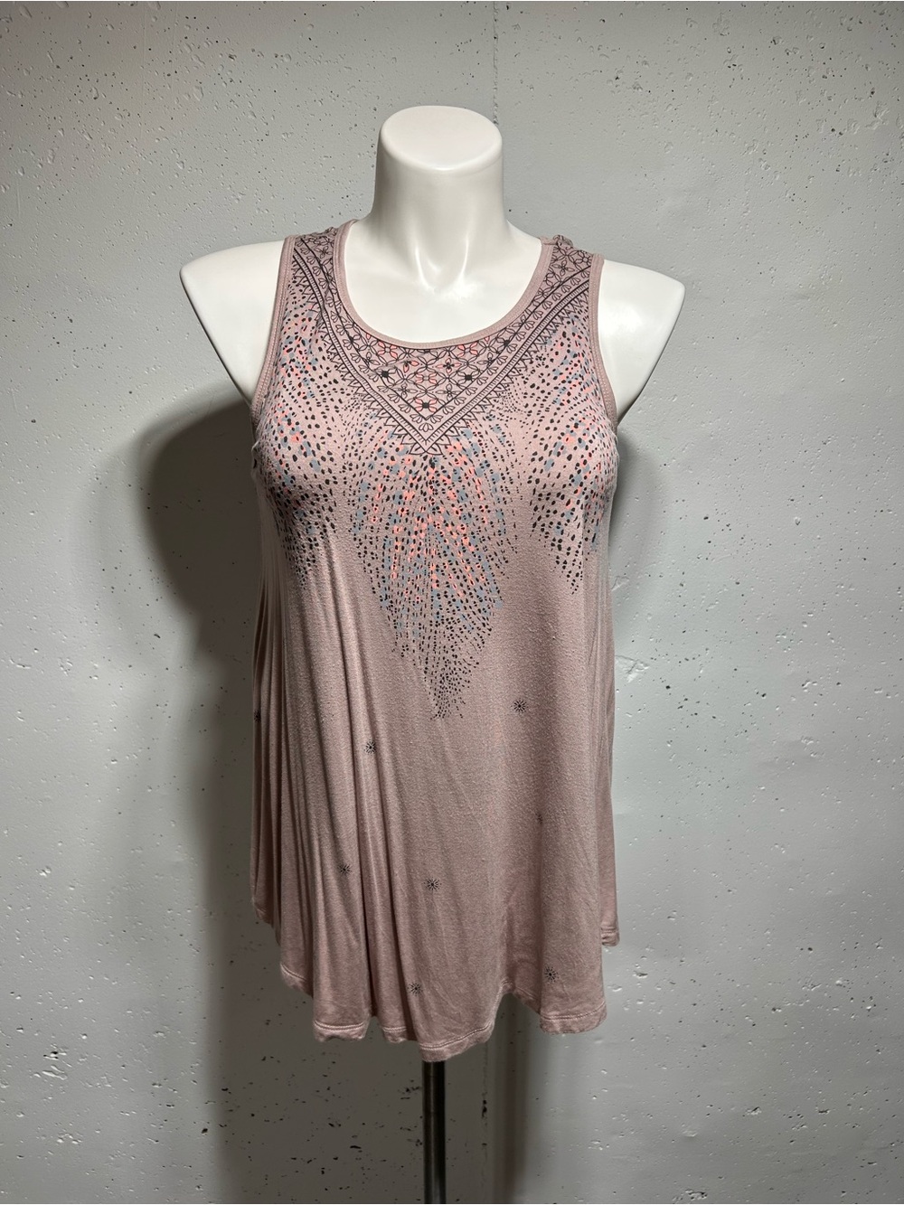 Torrid Mauve Feather Graphic Tank Top 00